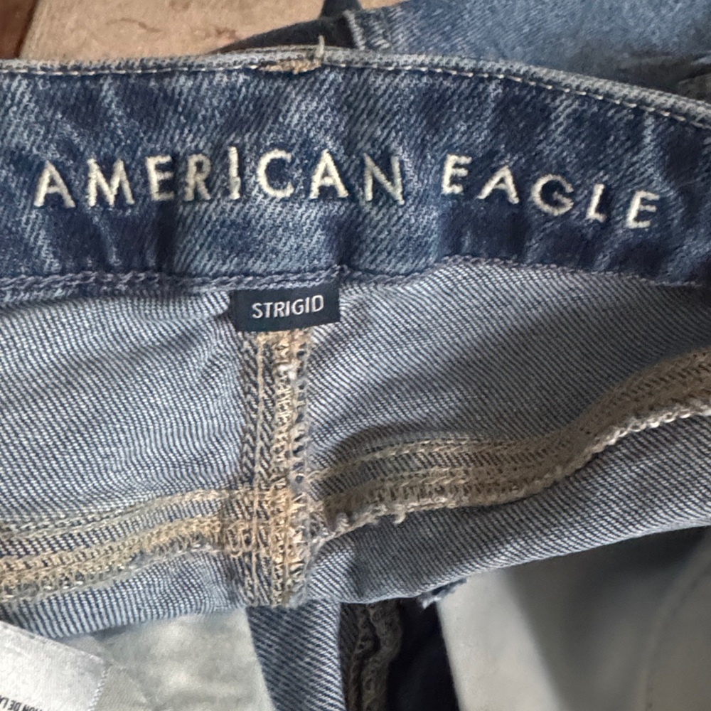 American Eagle Outfitters Distressed Dark Curvy mom Jeans - Picture 6 of 7